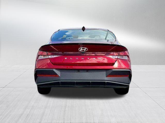 Hyundai Elantra  2025