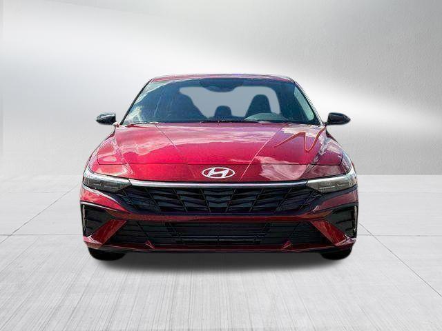 Hyundai Elantra  2025