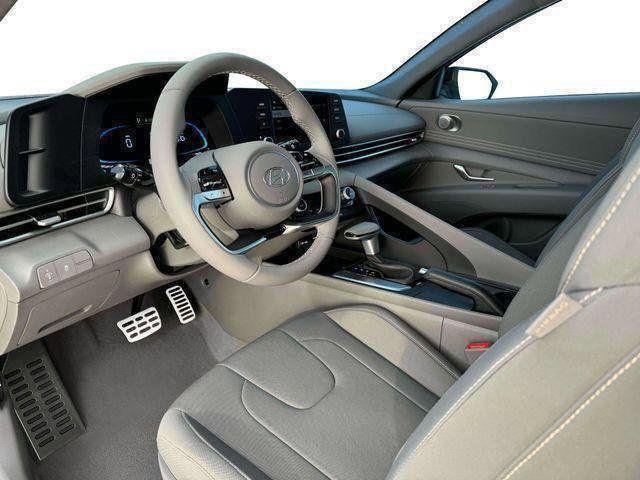 Hyundai Elantra  2025