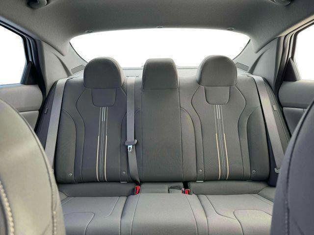 Hyundai Elantra  2025