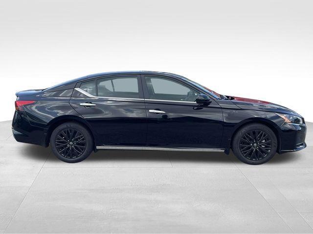 Nissan Altima  2025