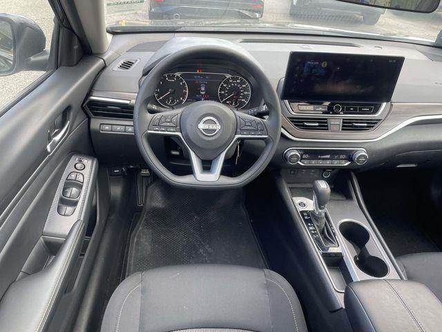Nissan Altima  2025