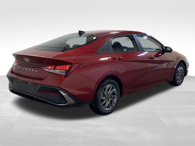 Hyundai Elantra  2024 Hyundai Elantra  2024