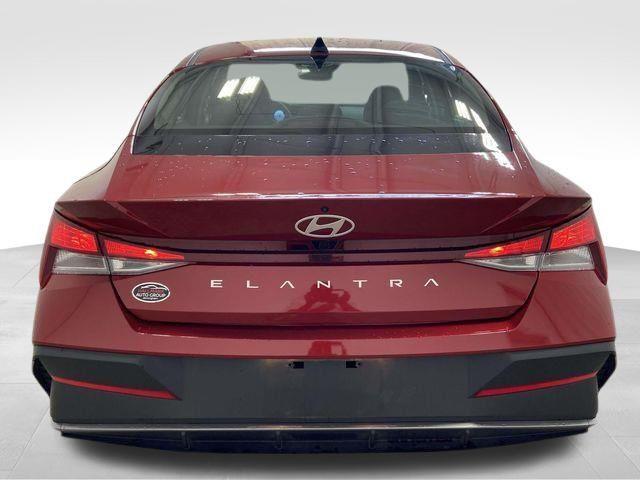 Hyundai Elantra  2024 Hyundai Elantra  2024