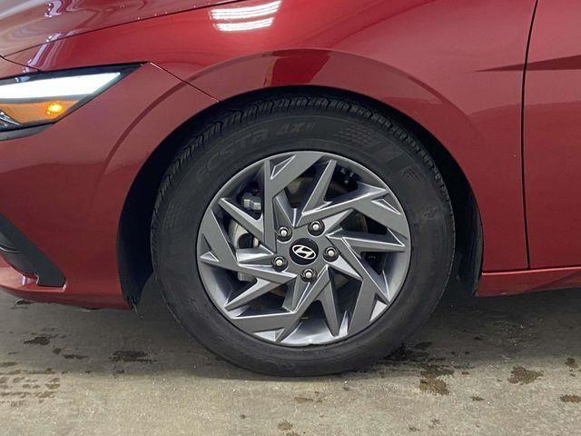 Hyundai Elantra  2024 Hyundai Elantra  2024