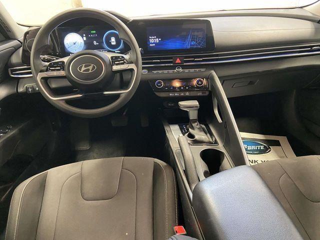 Hyundai Elantra  2024 Hyundai Elantra  2024