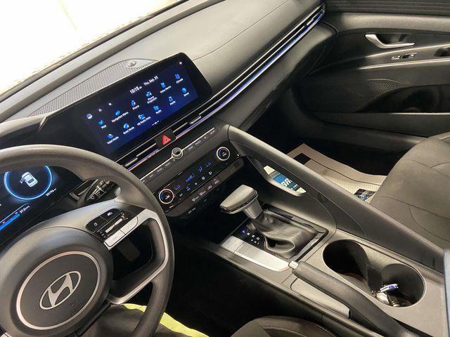 Hyundai Elantra  2024 Hyundai Elantra  2024