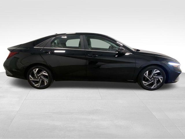 Hyundai Elantra  2024 Hyundai Elantra  2024