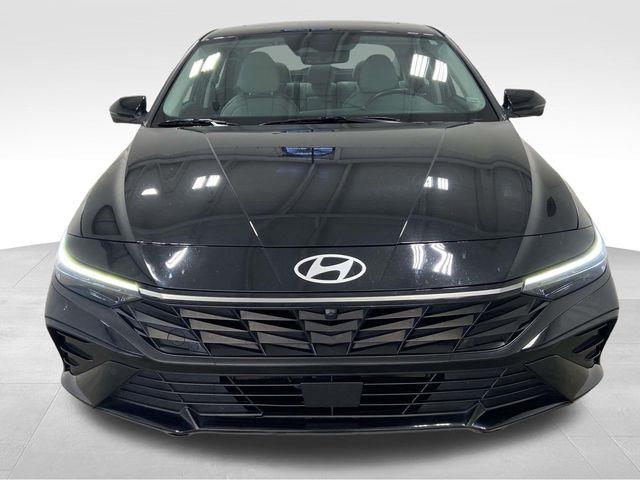 Hyundai Elantra  2024 Hyundai Elantra  2024