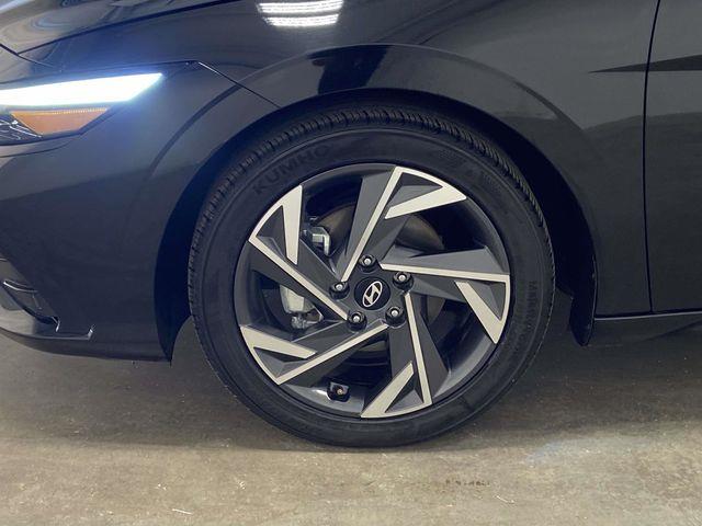 Hyundai Elantra  2024 Hyundai Elantra  2024