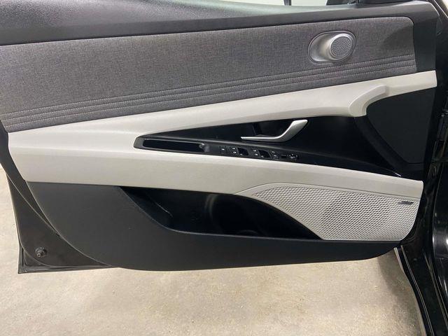 Hyundai Elantra  2024 Hyundai Elantra  2024