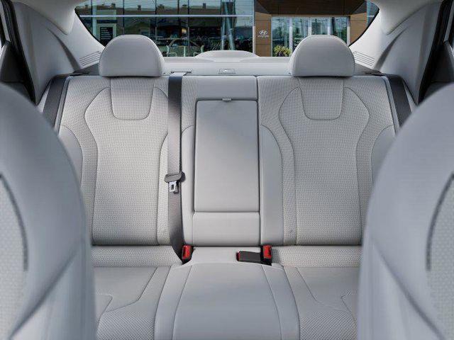 Hyundai Elantra  2025