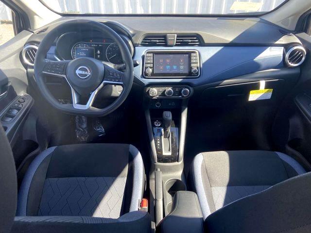 Nissan Versa  2025