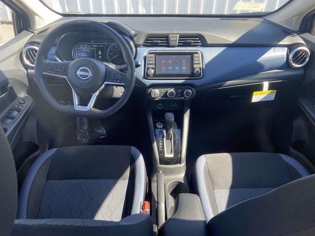 Nissan Versa  2025
