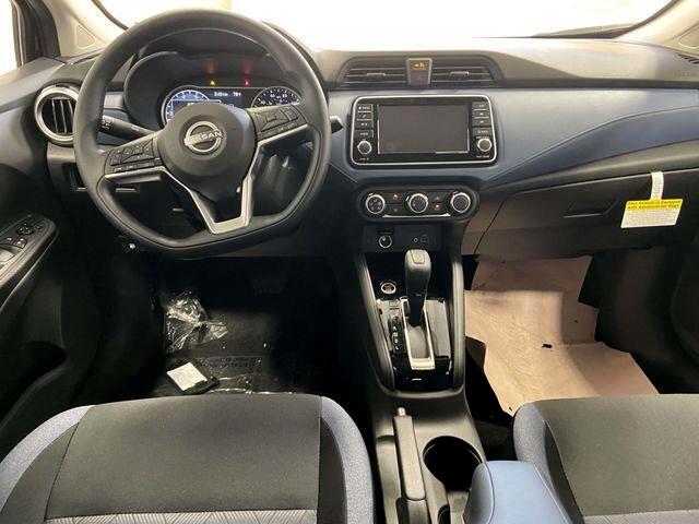 Nissan Versa  2025