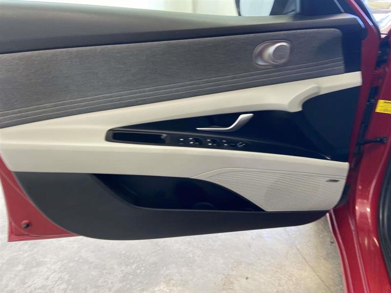 Hyundai Elantra  2023