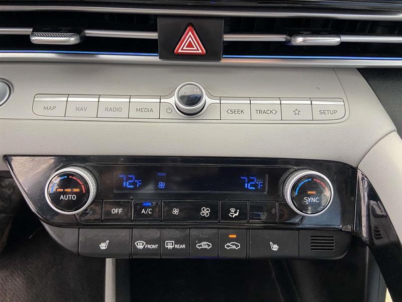 Hyundai Elantra  2023