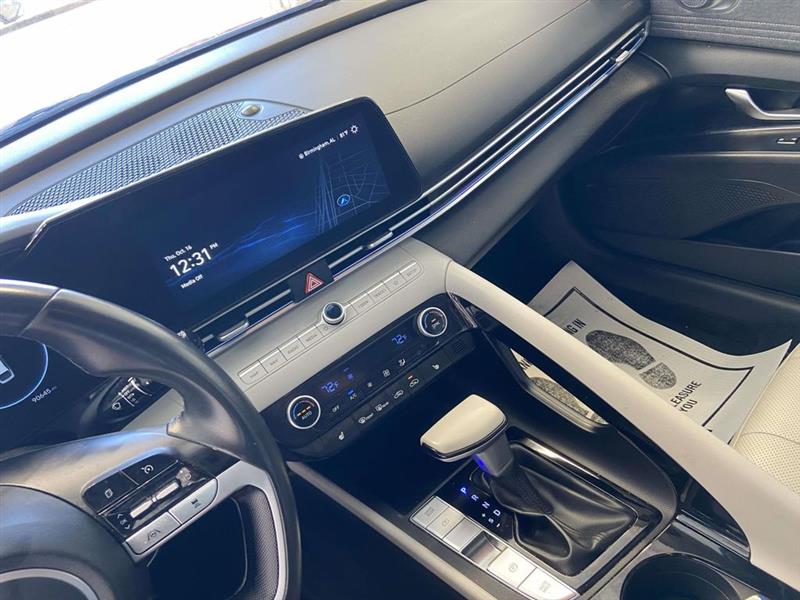 Hyundai Elantra  2023