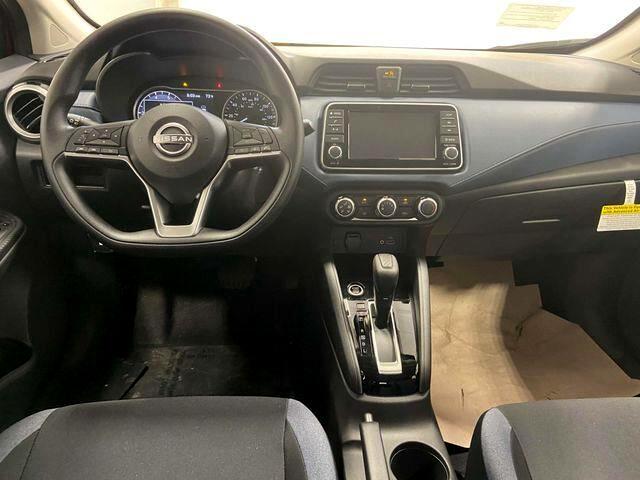 Nissan Versa  2025