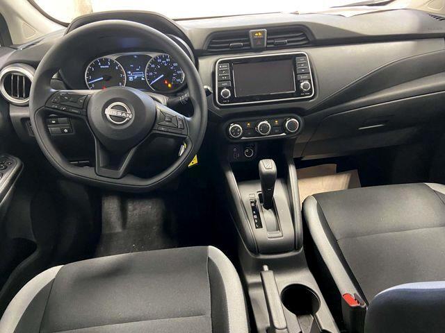 Nissan Versa  2025