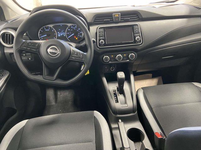Nissan Versa  2025