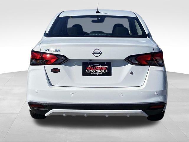 Nissan Versa  2025