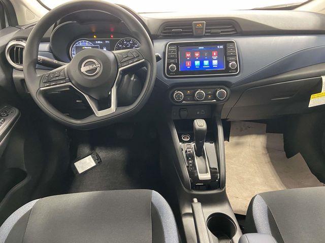 Nissan Versa  2025