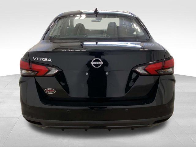 Nissan Versa  2025