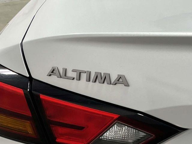 Nissan Altima  2024