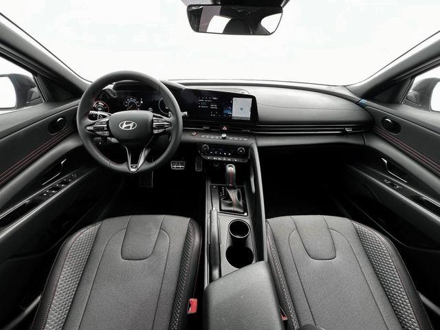 Hyundai Elantra  2025