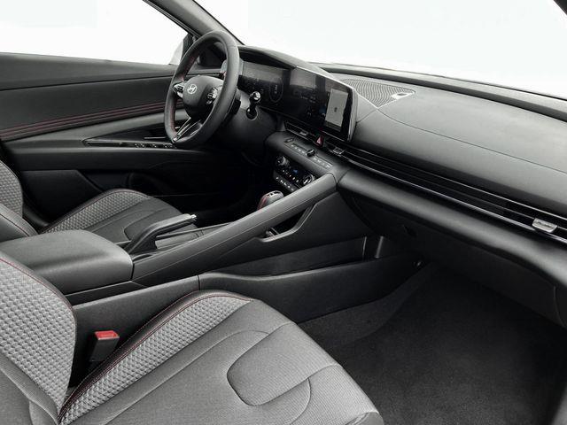 Hyundai Elantra  2025