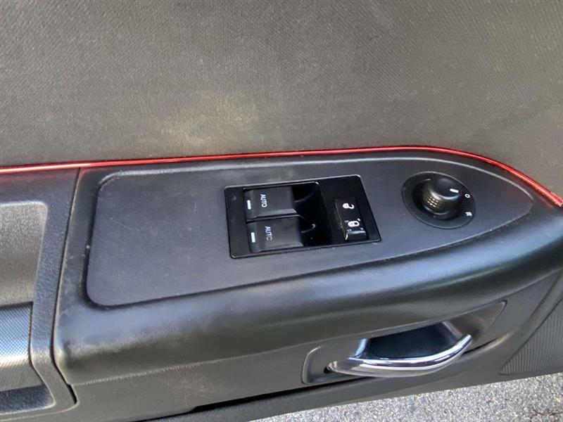 Dodge Challenger  2012