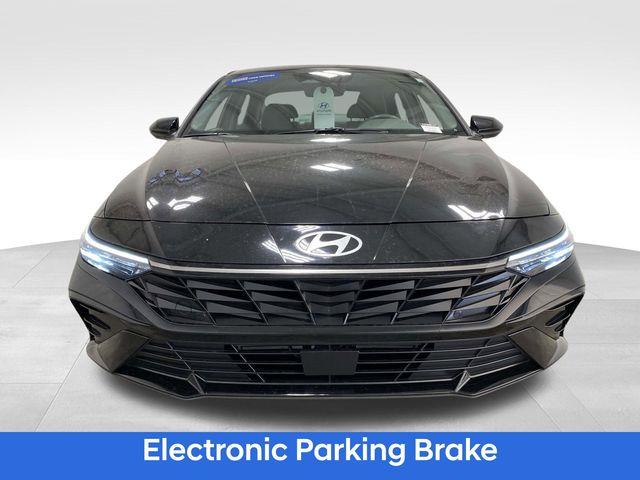 Hyundai Elantra  2024