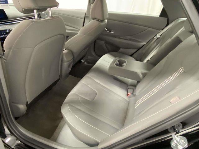 Hyundai Elantra  2024