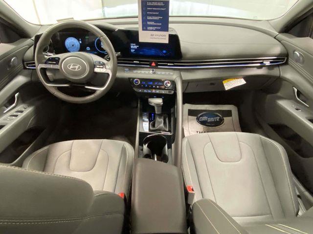 Hyundai Elantra  2024