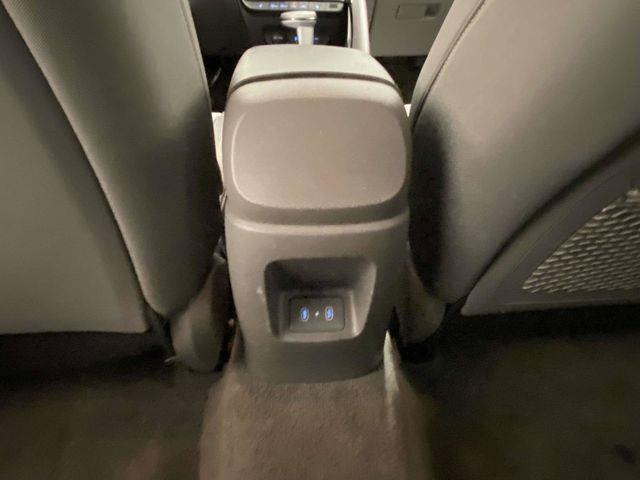 Hyundai Elantra  2024