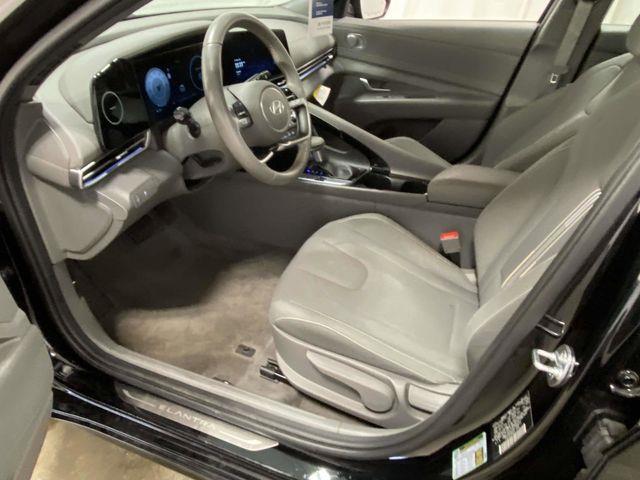 Hyundai Elantra  2024