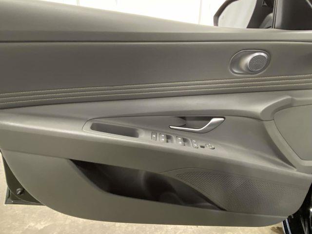 Hyundai Elantra  2024