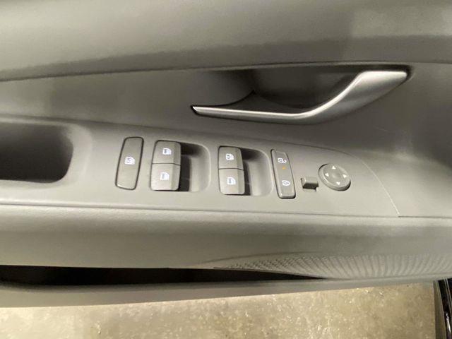 Hyundai Elantra  2024