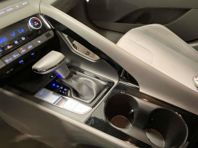 Hyundai Elantra  2024