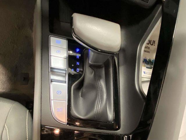 Hyundai Elantra  2024