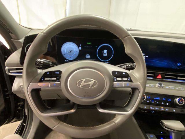 Hyundai Elantra  2024