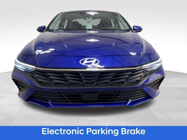 Hyundai Elantra  2024