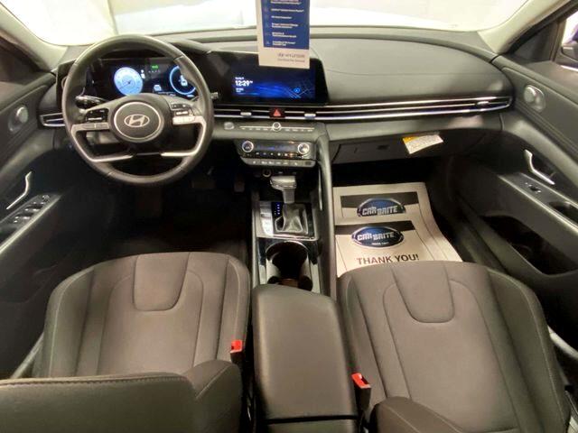 Hyundai Elantra  2024