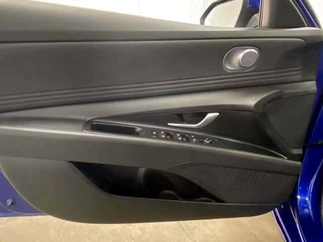 Hyundai Elantra  2024