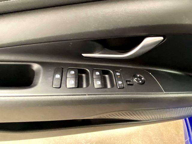 Hyundai Elantra  2024