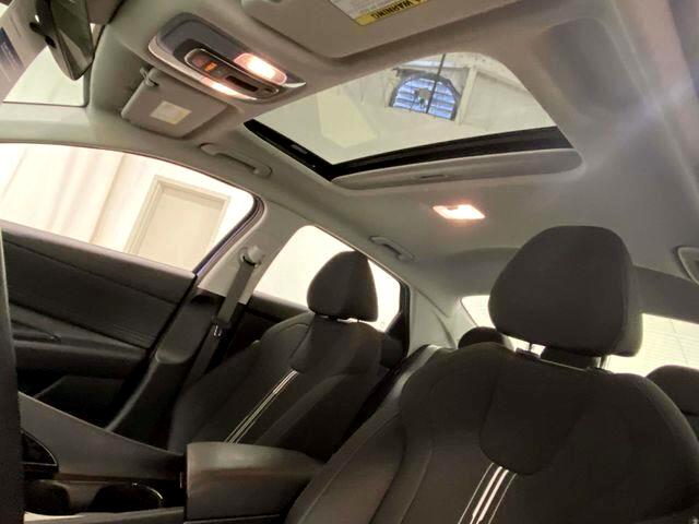 Hyundai Elantra  2024