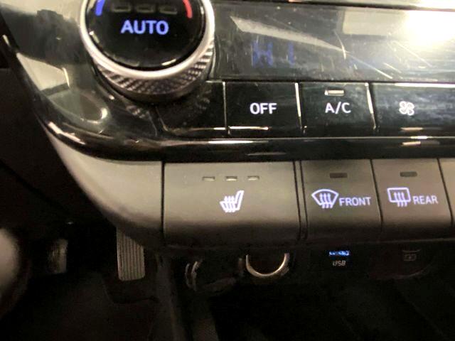 Hyundai Elantra  2024