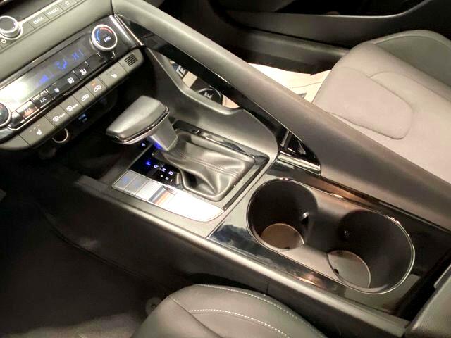 Hyundai Elantra  2024