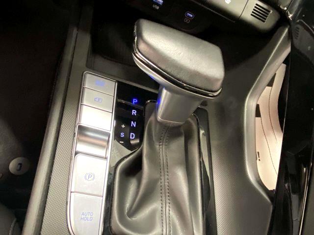 Hyundai Elantra  2024